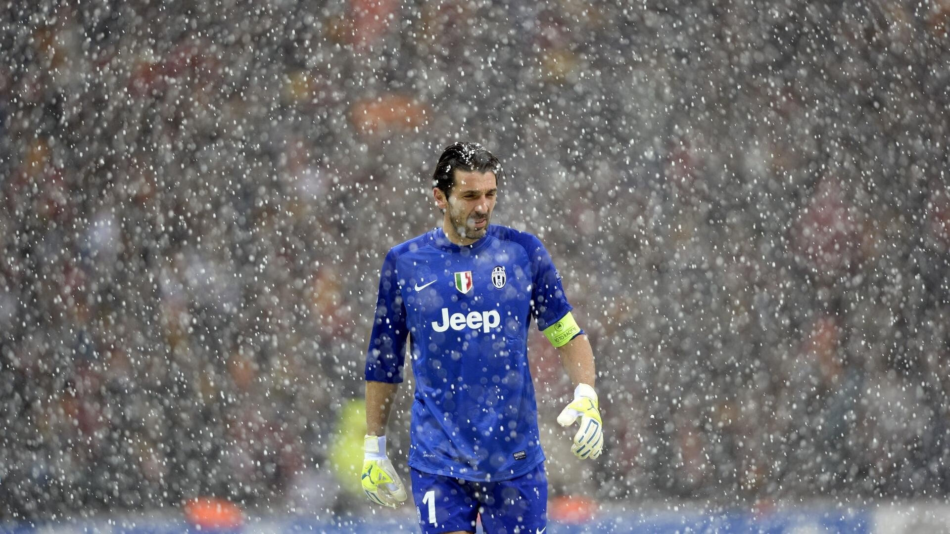 “万众瞩目的季后赛首轮大战，冠军悬念再升级”，季后赛首轮几场